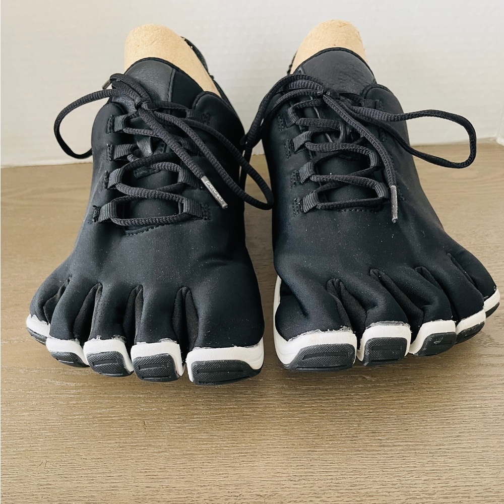 Peluva Men’s Black Strand Five Fingers Shoes Size 13